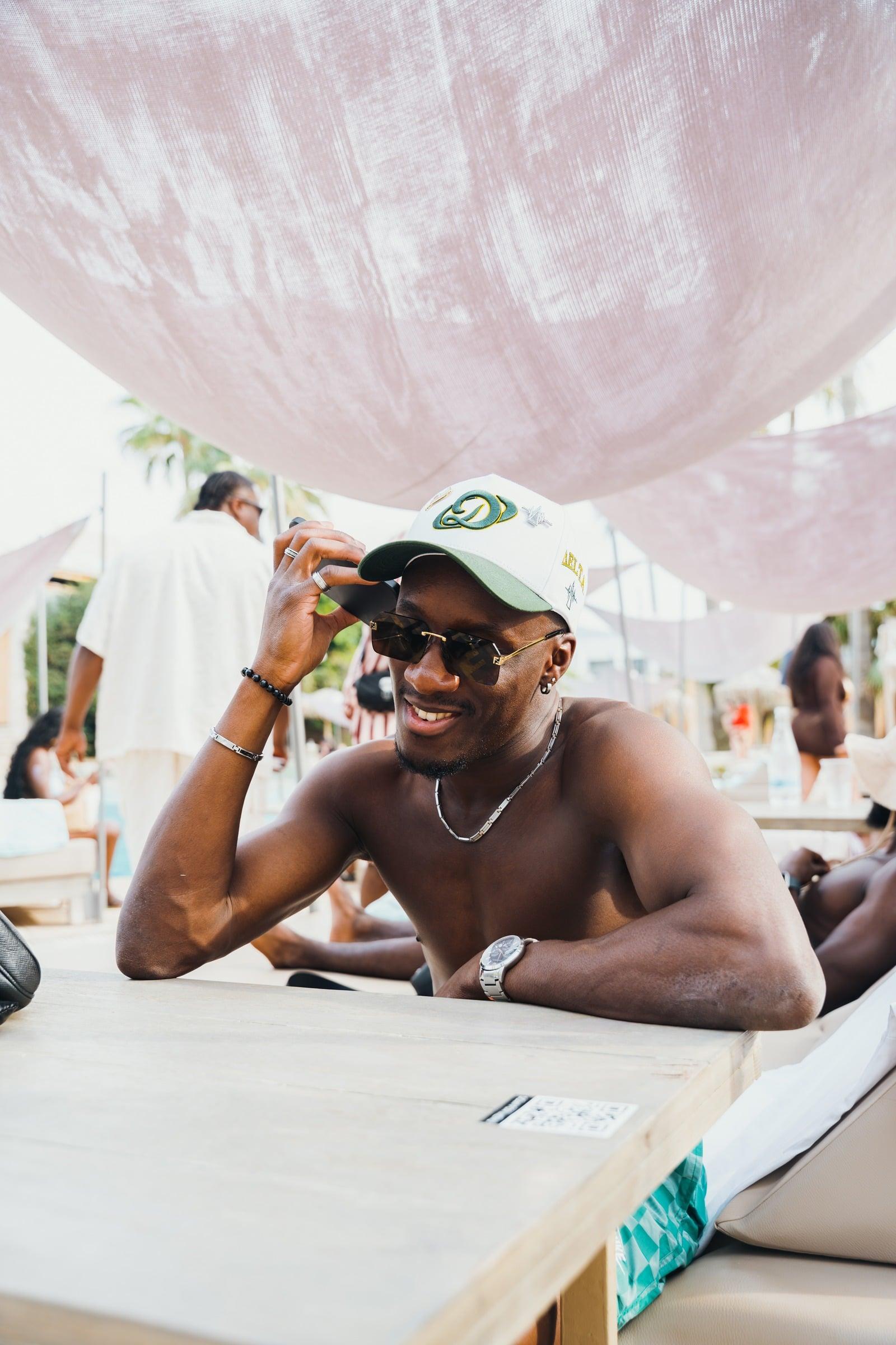 BEACH CLUB 1